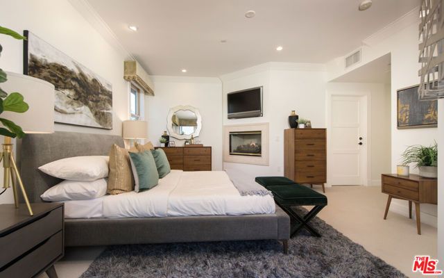 411 N Oakhurst Drive 305, Beverly Hills, CA 90210