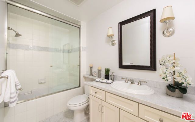 411 N Oakhurst Drive 305, Beverly Hills, CA 90210