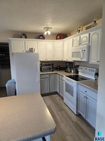 100 Case St Street, Yankton, SD 57078