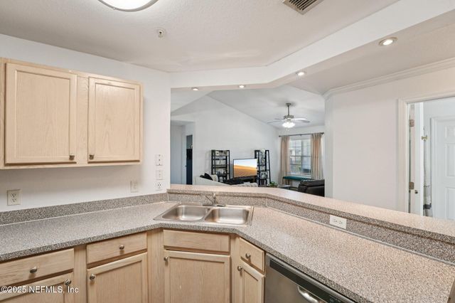 7800 POINT MEADOWS Drive, 1434, Jacksonville, FL 32256
