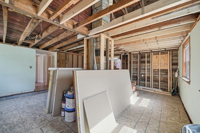 5 Torrey St, Easthampton, MA 01027