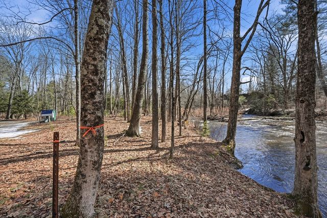5 Torrey St, Easthampton, MA 01027