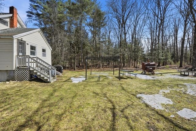 5 Torrey St, Easthampton, MA 01027