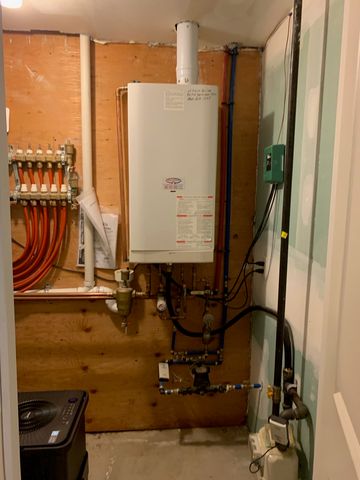 2 Coit Street APT 1, New London, CT 06320