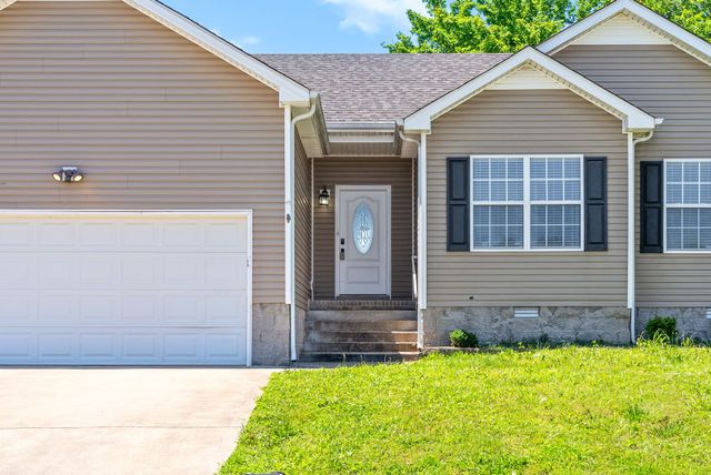 1382 Whitt Ln, Clarksville, TN 37042