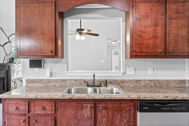 1382 Whitt Ln, Clarksville, TN 37042