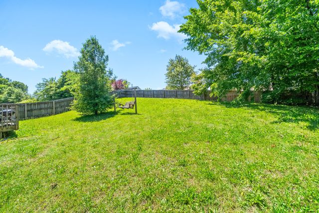 1382 Whitt Ln, Clarksville, TN 37042
