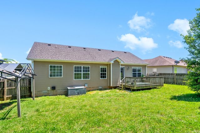 1382 Whitt Ln, Clarksville, TN 37042