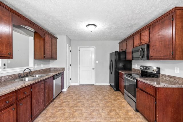 1382 Whitt Ln, Clarksville, TN 37042