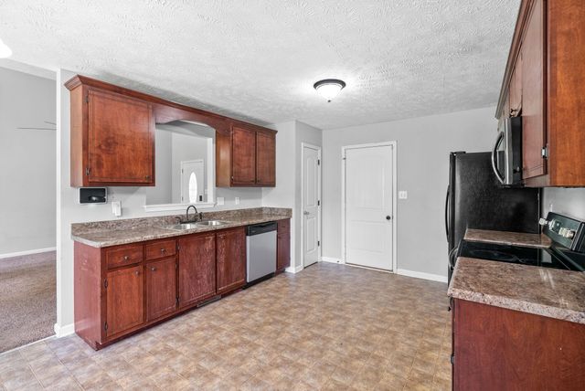 1382 Whitt Ln, Clarksville, TN 37042