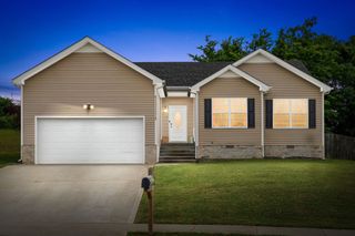 1382 Whitt Ln, Clarksville, TN 37042