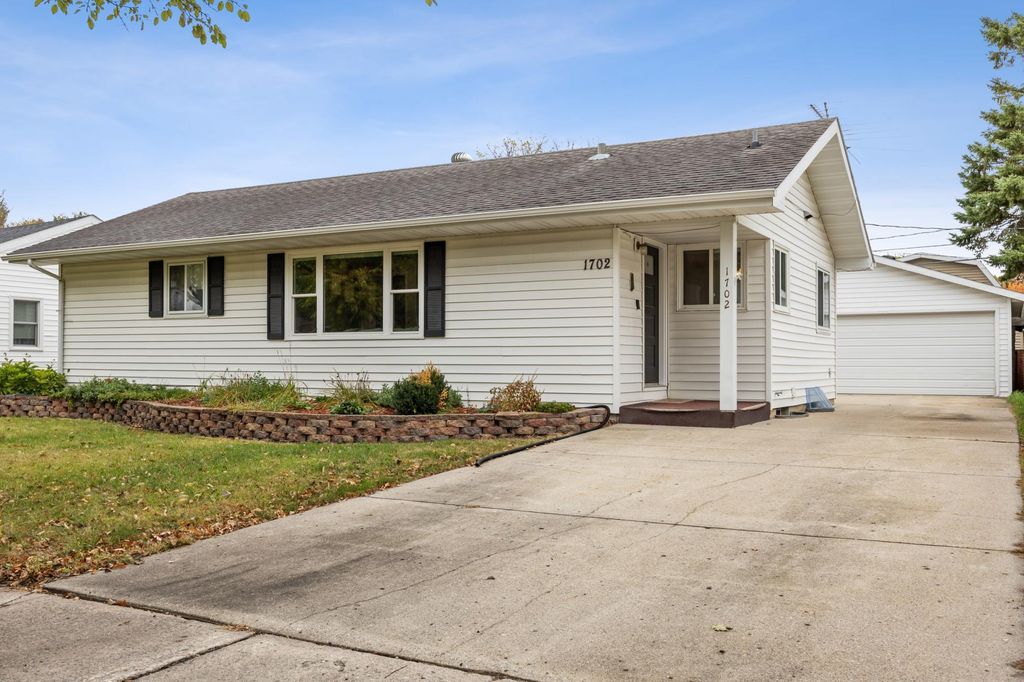 1702 4th Street S, Moorhead, MN 56560