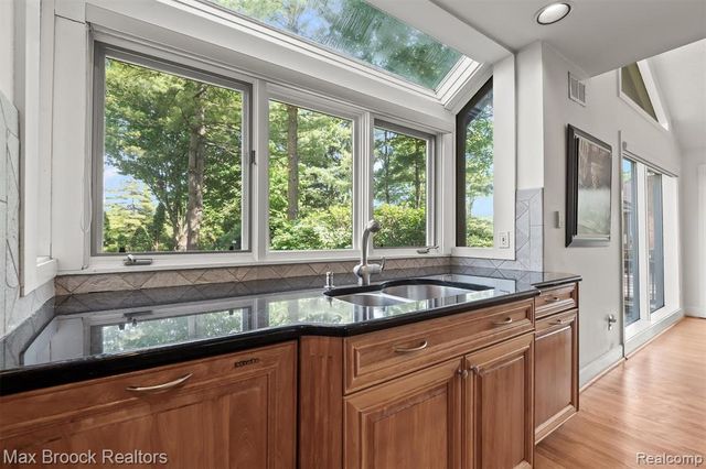 363 Sycamore Court, Bloomfield Hills, MI 48302