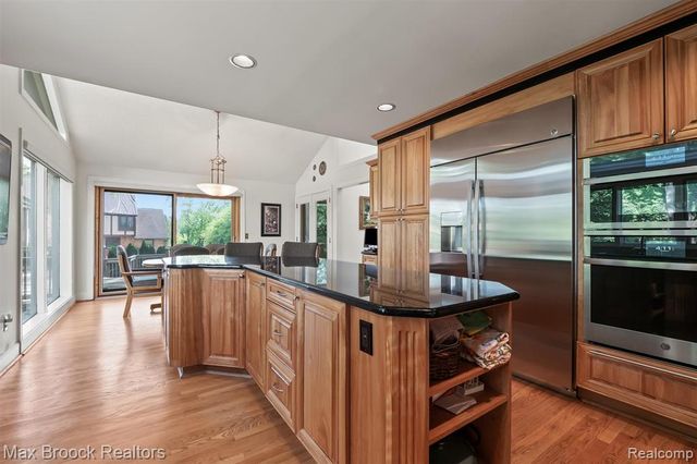 363 Sycamore Court, Bloomfield Hills, MI 48302