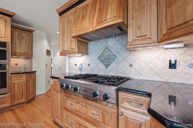 363 Sycamore Court, Bloomfield Hills, MI 48302