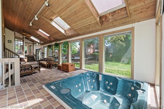 363 Sycamore Court, Bloomfield Hills, MI 48302
