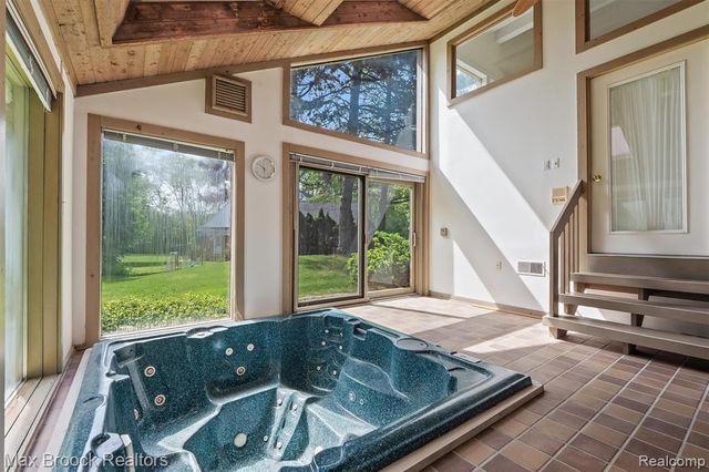 363 Sycamore Court, Bloomfield Hills, MI 48302