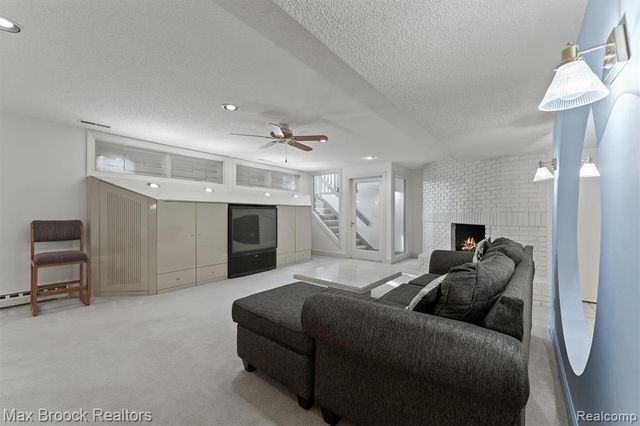 363 Sycamore Court, Bloomfield Hills, MI 48302