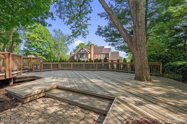 363 Sycamore Court, Bloomfield Hills, MI 48302