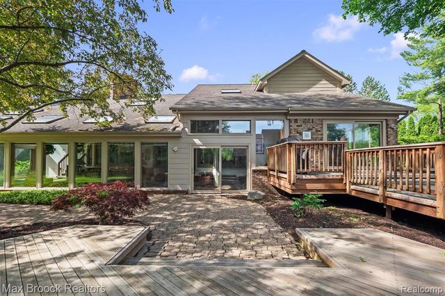 363 Sycamore Court, Bloomfield Hills, MI 48302