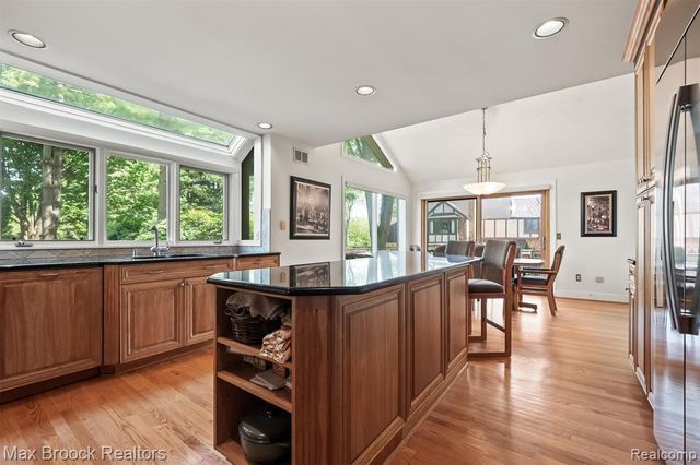 363 Sycamore Court, Bloomfield Hills, MI 48302