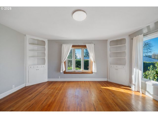 2 COUNTRY CLUB Dr, Longview, WA 98632