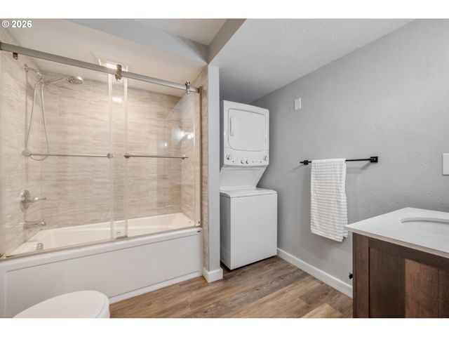 2 COUNTRY CLUB Dr, Longview, WA 98632