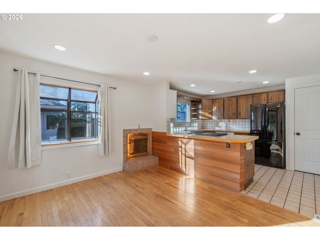 2 COUNTRY CLUB Dr, Longview, WA 98632