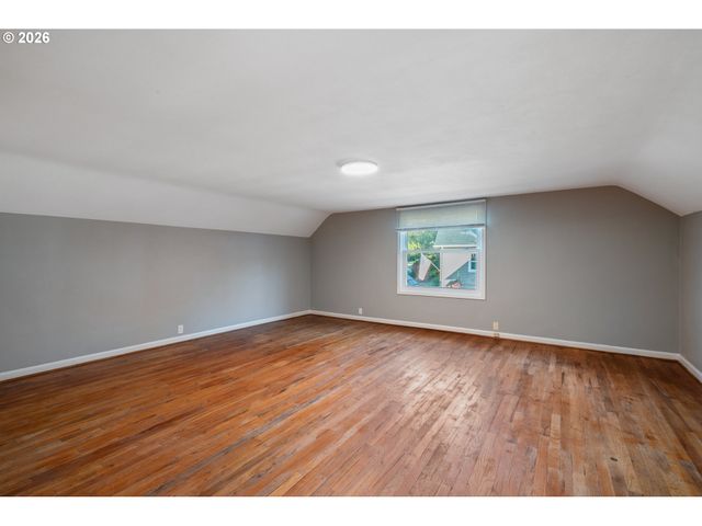 2 COUNTRY CLUB Dr, Longview, WA 98632