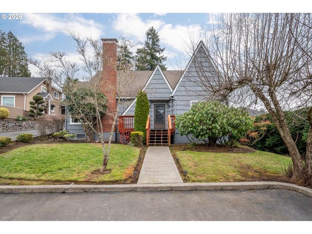 2 COUNTRY CLUB Dr, Longview, WA 98632