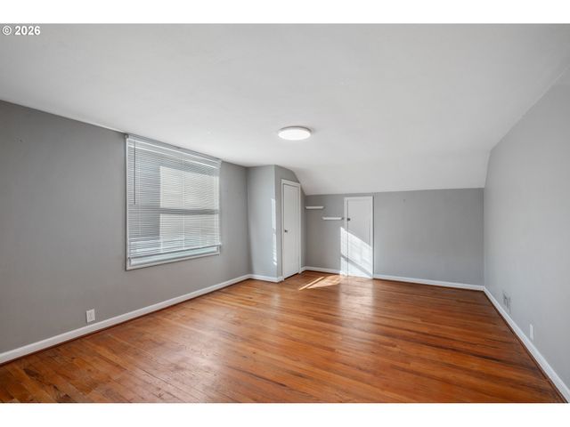 2 COUNTRY CLUB Dr, Longview, WA 98632