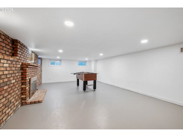 2 COUNTRY CLUB Dr, Longview, WA 98632