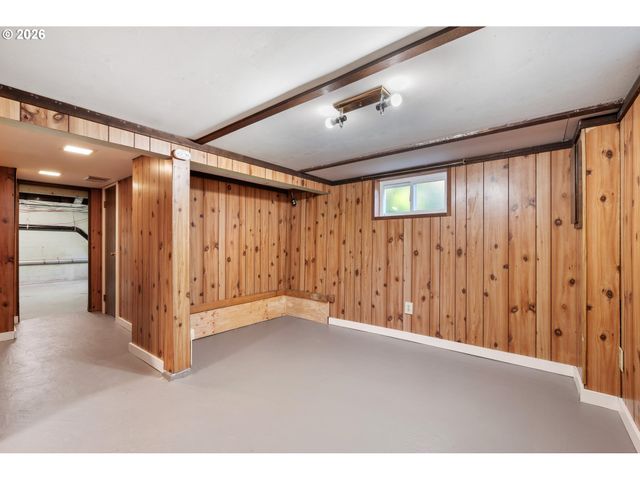 2 COUNTRY CLUB Dr, Longview, WA 98632