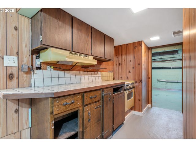 2 COUNTRY CLUB Dr, Longview, WA 98632