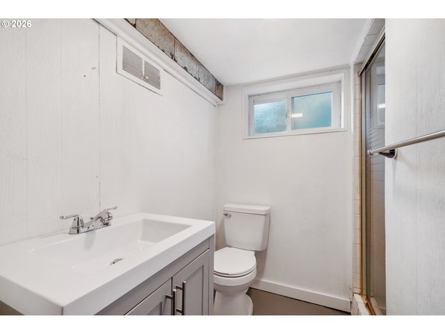 2 COUNTRY CLUB Dr, Longview, WA 98632