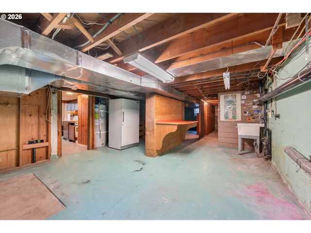 2 COUNTRY CLUB Dr, Longview, WA 98632