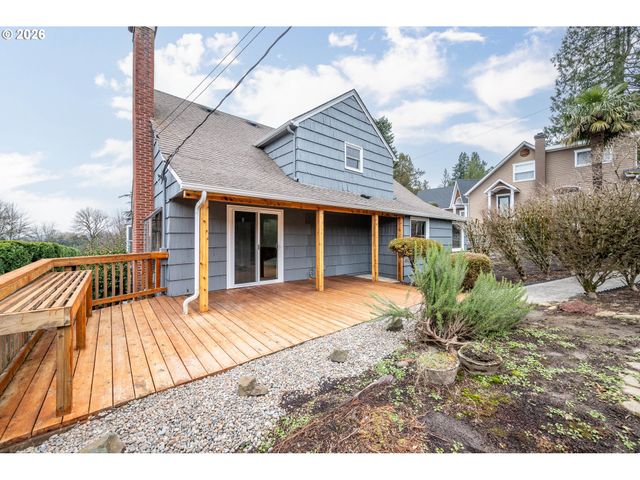 2 COUNTRY CLUB Dr, Longview, WA 98632