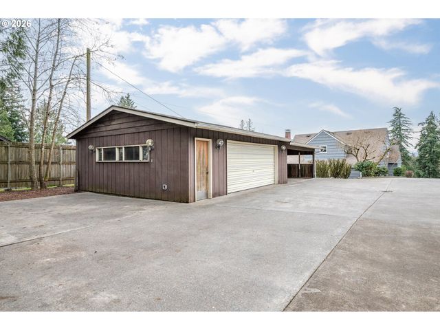 2 COUNTRY CLUB Dr, Longview, WA 98632
