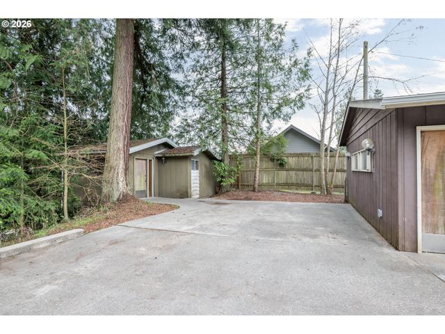 2 COUNTRY CLUB Dr, Longview, WA 98632