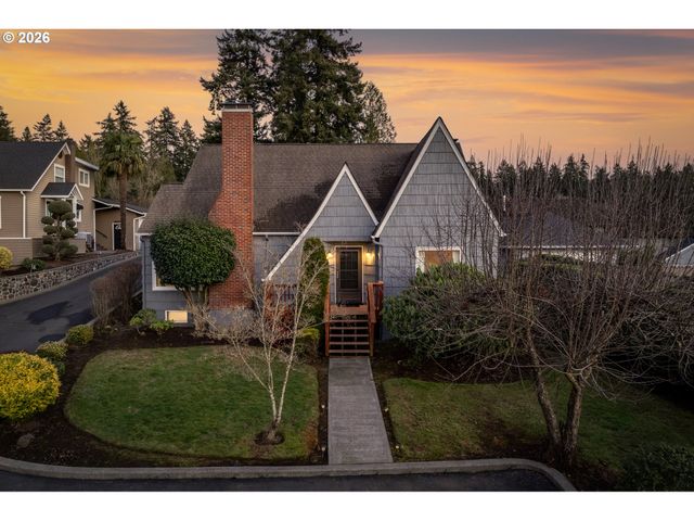 2 COUNTRY CLUB Dr, Longview, WA 98632