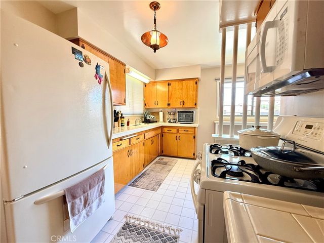 243 E Harrison Avenue, Pomona, CA 91767