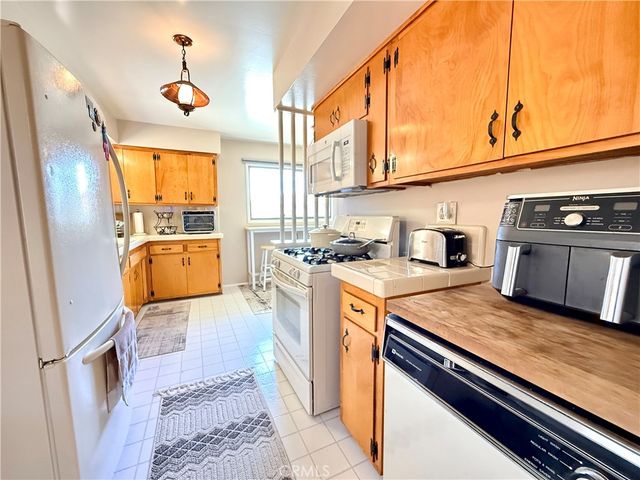 243 E Harrison Avenue, Pomona, CA 91767
