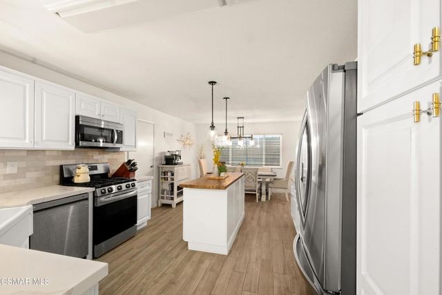 20 Robbins Court, Simi Valley, CA 93065