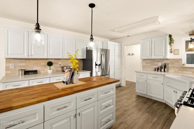 20 Robbins Court, Simi Valley, CA 93065