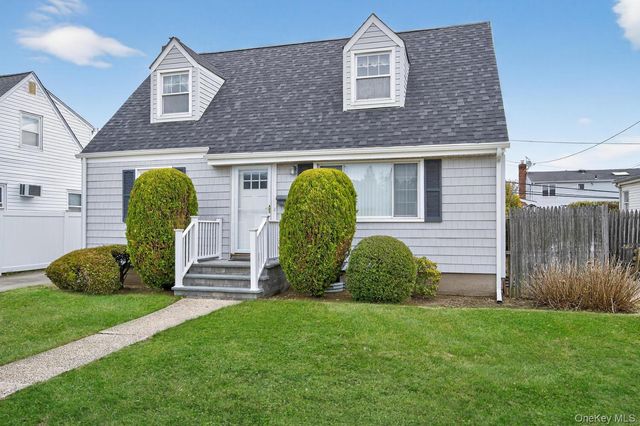 23 S Elm Street, Hicksville, NY 11801