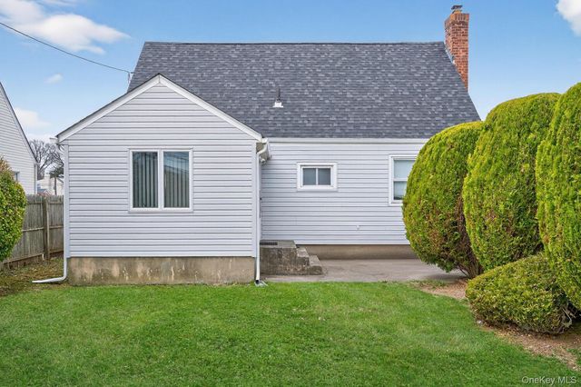 23 S Elm Street, Hicksville, NY 11801