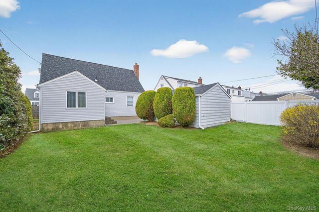 23 S Elm Street, Hicksville, NY 11801