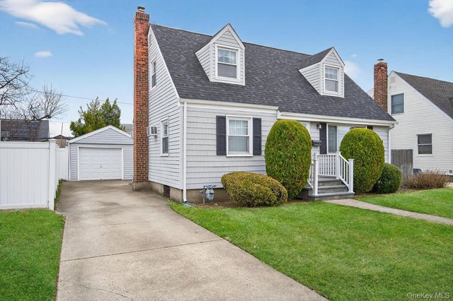 23 S Elm Street, Hicksville, NY 11801