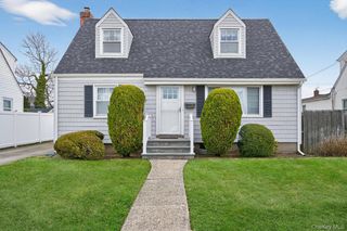 23 S Elm Street, Hicksville, NY 11801