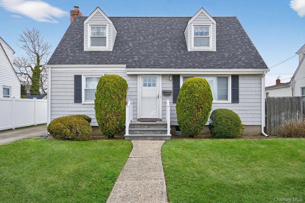 23 S Elm Street, Hicksville, NY 11801